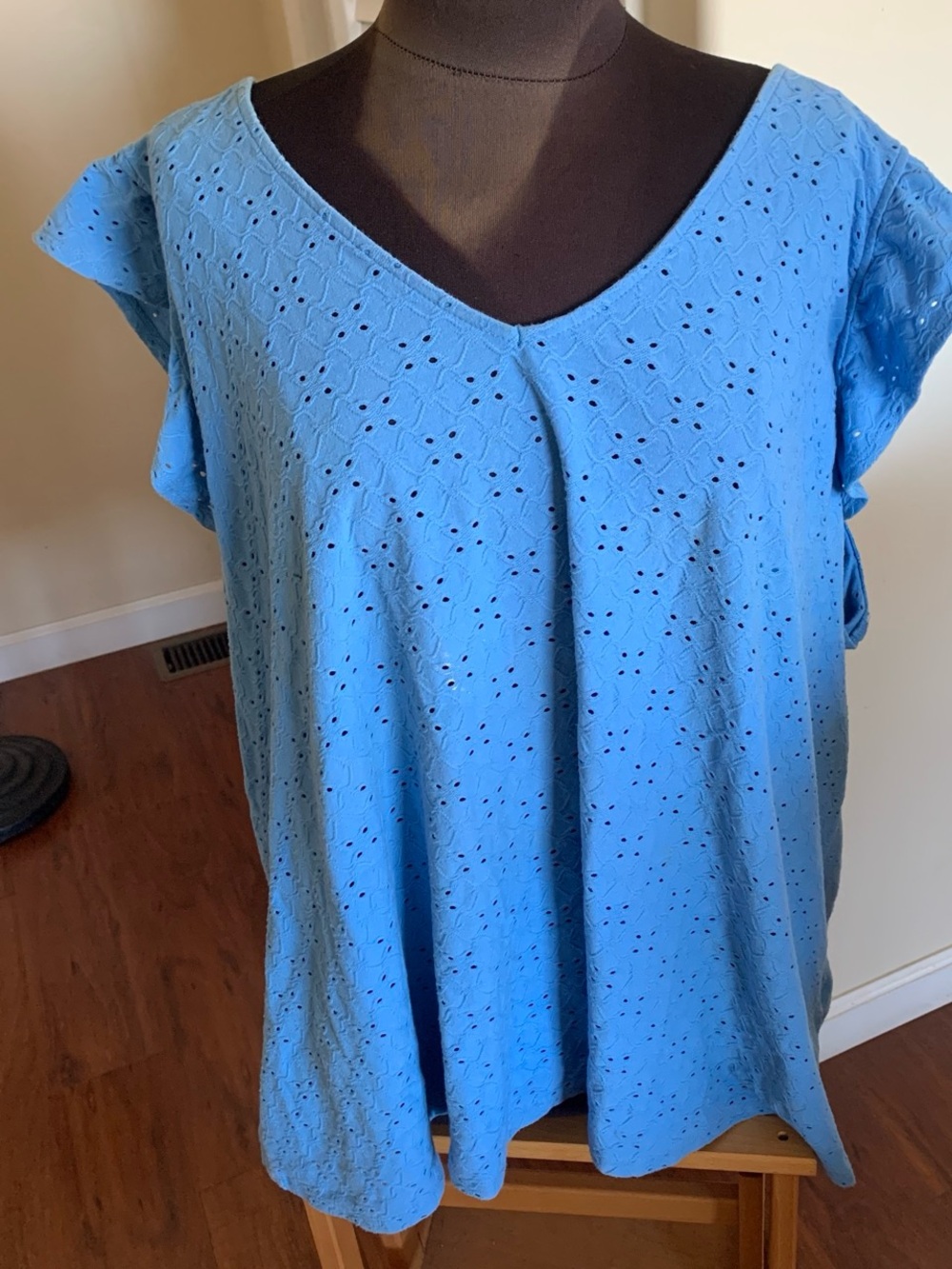 Ava & Viv 4X Sky Blue Eyelet V-Neck Tunic